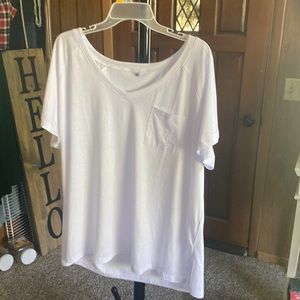 Womens v neck pocket tee